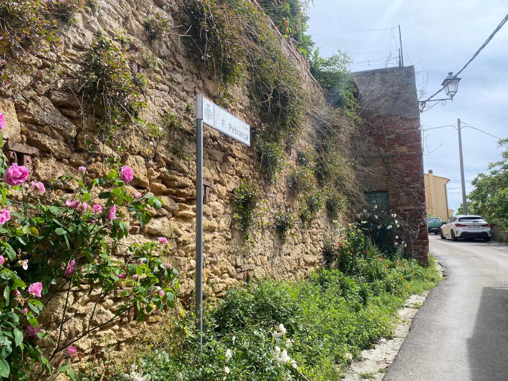 La Petite Maison Usigliano Exterior photo